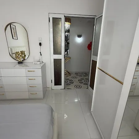Stylish 1-bed In Sleeps 4 *