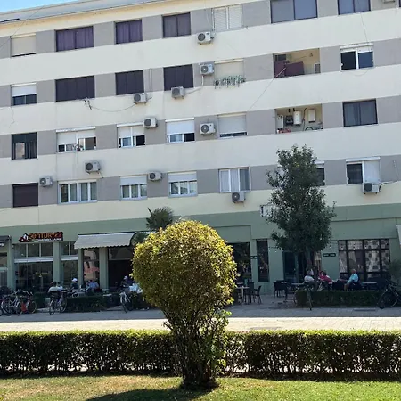 Stylish 1-bed In Sleeps 4 Appartamento Shkodër